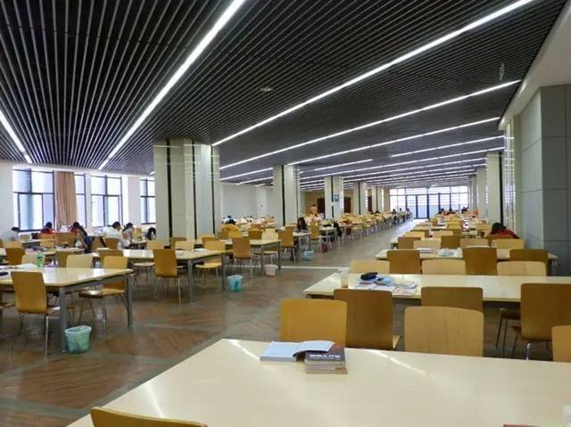 云南省高校排名前三 师范类大学排名中列于第18名 藏书量最多的图书馆