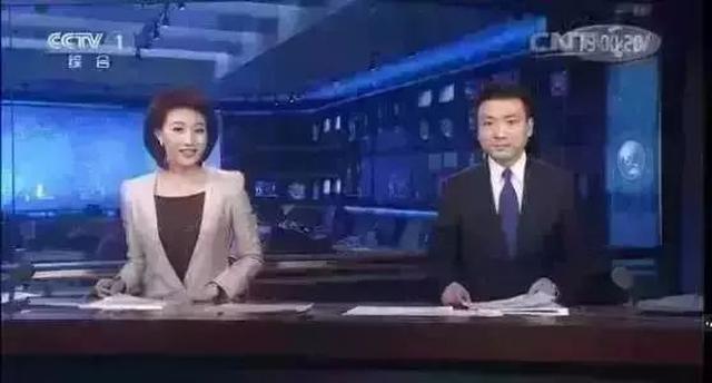 观众惊奇地发现,《新闻联播》出现了两张"生面孔"——康辉和李梓萌