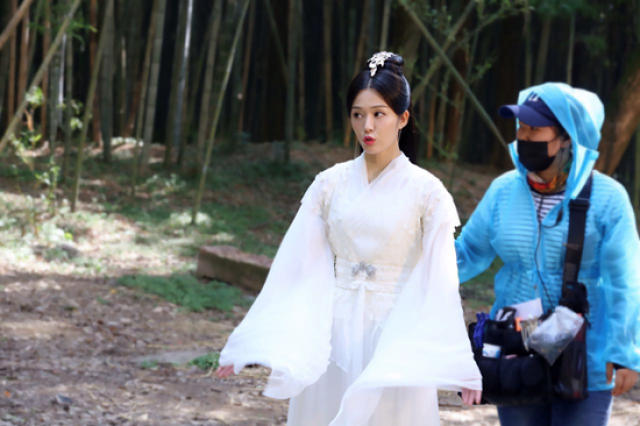 汤晶媚《太古神王》新疆杀青 传神演绎清冷女神
