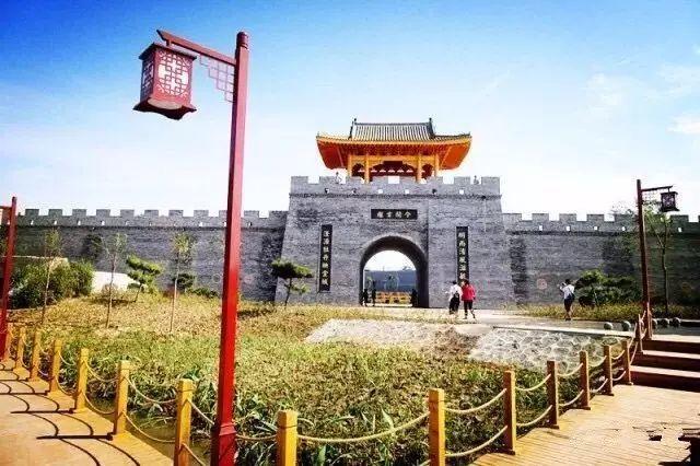 元宝山景区总占地面积3300亩,要建有金碧辉煌的元宝亭,造型别致的
