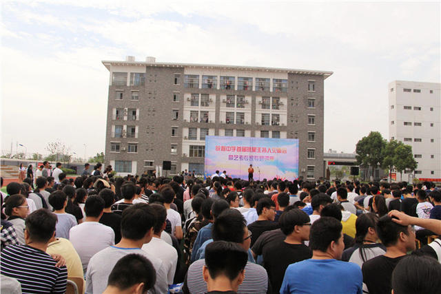 著名主持人罗彬,白羽来合肥皖智中学和同学们见面啦