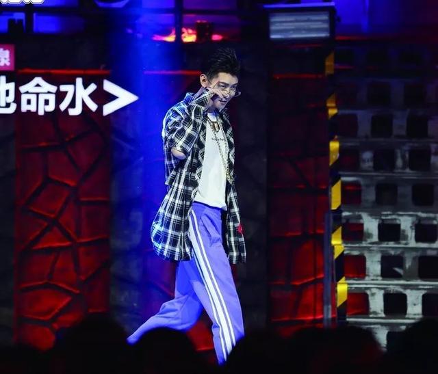 "偶像"周艺轩:谁说idol rapper没有嘻哈魂?