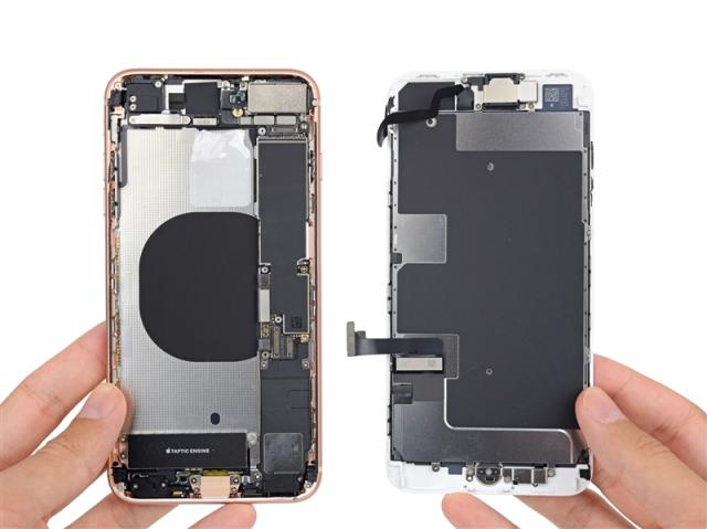 iphone 8 plus 完全拆解:一不小心碎成渣渣!