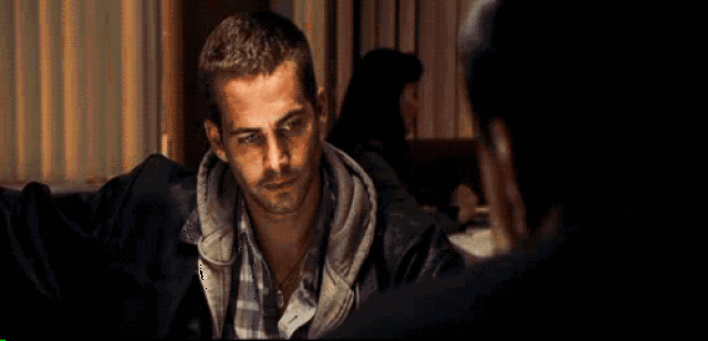 marty是一个爱喝酒的电影编剧,近期在写《七个神经病》的剧本,却没有