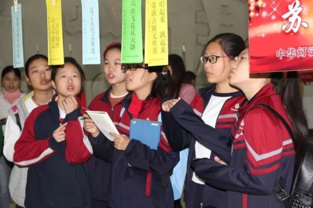 平望实验小学,梅堰实验小学和平望第二中学相继成为平望灯谜的传承点.