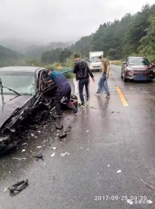 警惕!天堂寨发生严重车祸,场面触目惊心