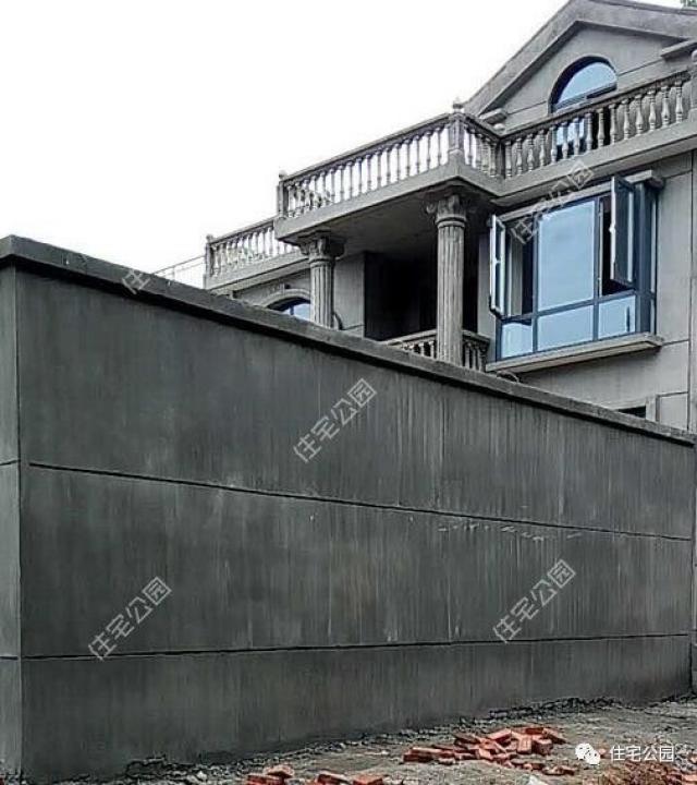 ▼外墙为真石漆整喷,内层先做抗裂砂浆处理,再刷防底漆,最后喷真石漆.
