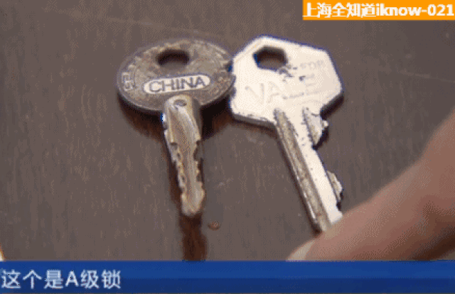 这种锁芯内部结构非常简单,仅限于弹子的变化,弹子槽少而浅.
