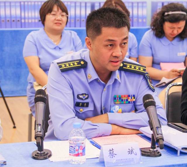 ▼蔡斌代表空军参谋部党委表达了对督导工作的重视和督学专家的感谢