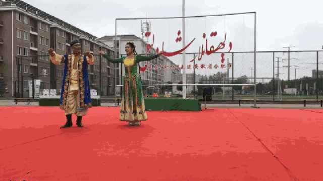 小编已受万点暴击,如此仙的新疆舞你还不扶墙