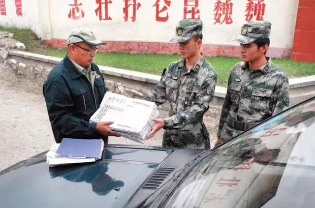 鸿雁天路诠释生命之美记青海省格尔木市格唐邮路投递员葛军