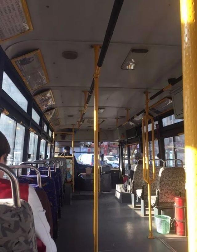哈尔滨公交红黑榜曝光!10条线路上黑榜!