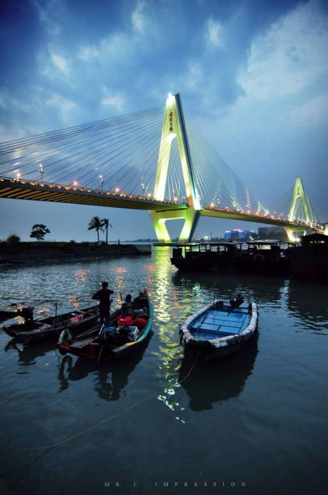 海南·海口世纪大桥 "海南标志性建筑之一,第一次看到照片的时候就想
