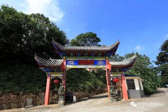 明珠禅寺位于泰美镇象头山,景色绮丽清幽,佛法庄严祥和.