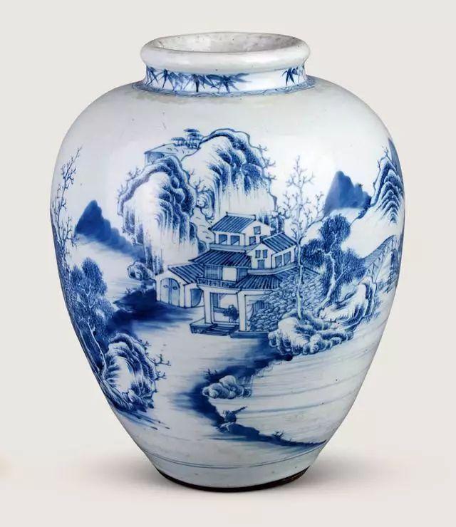 清康熙 青花人物笔筒 山水图案是康熙青花瓷上常见的装饰题材,其成就