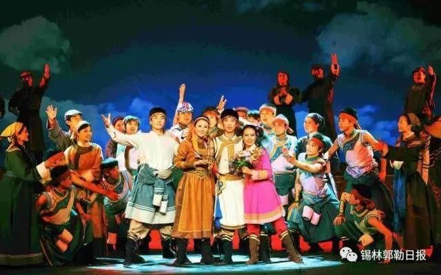 被农牧民亲切地称为"玛奈(我们的)乌兰牧骑,乌兰牧骑队员则被唤作"
