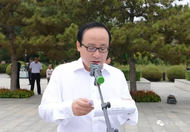 1日上午,乐亭县在李大钊纪念馆举行"升国旗,唱国歌"仪式,县委书记