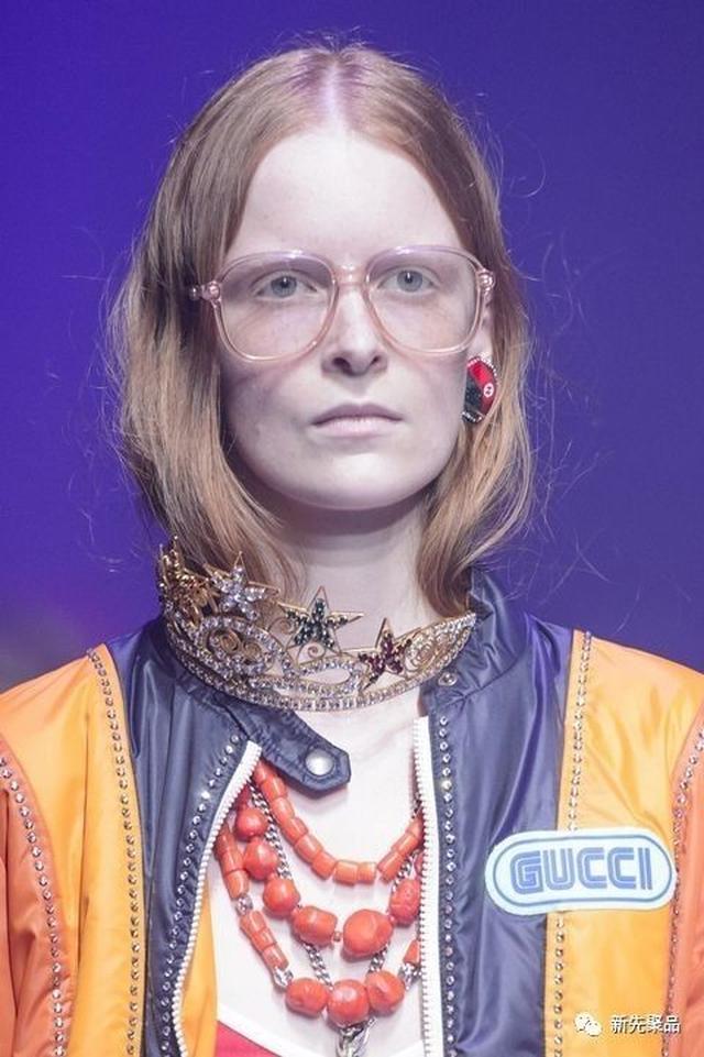 2018春夏时装周配饰大盘点:你看起来有趣还时