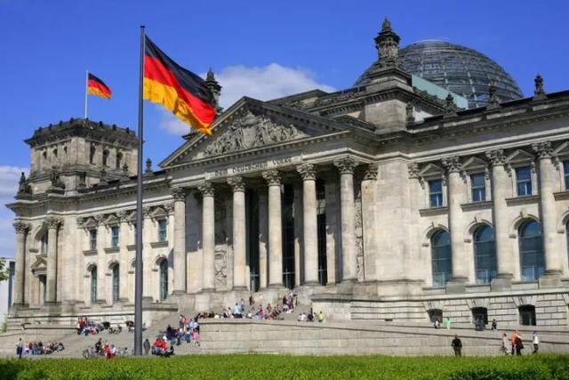 德国第一届联邦议会大选于哪一年举行?