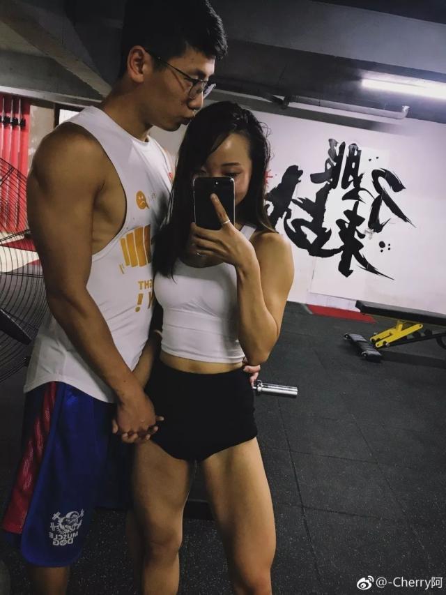 童颜巨乳堪称尤物的中国姑娘,腹肌翘臀这才是真女神!