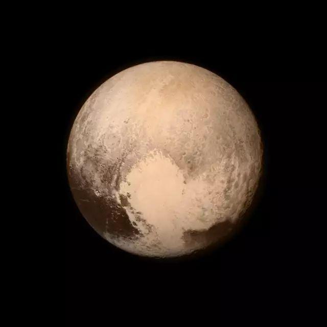 冰冷星球的"心脏" 由于冥王星距离地球很远,人们一直对它的大小或
