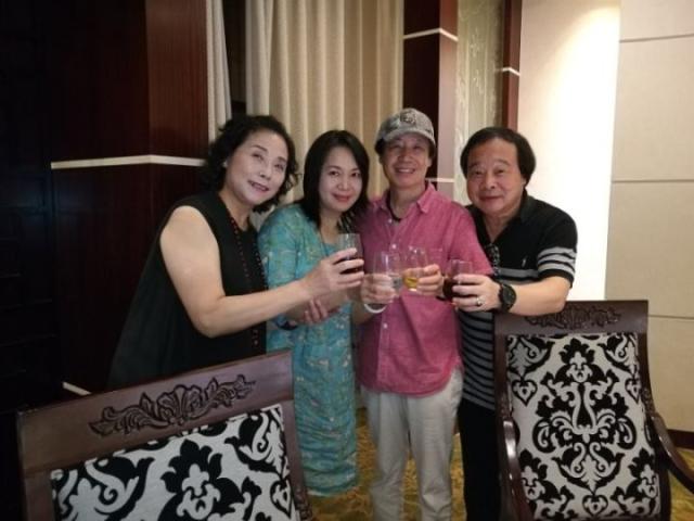 前排左起:小叔阿土(沈杰,公公(沈宝贤,导演张蓉桦 婆婆(沈丽珍,阿