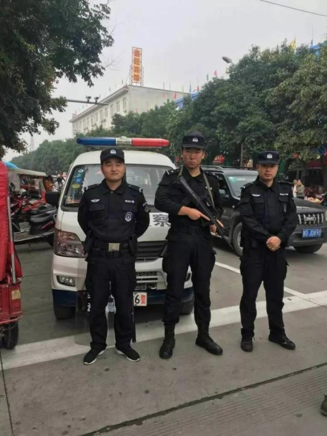 巡特警屯警街面