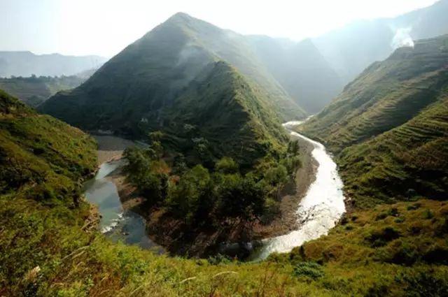 镇雄"小山峡"