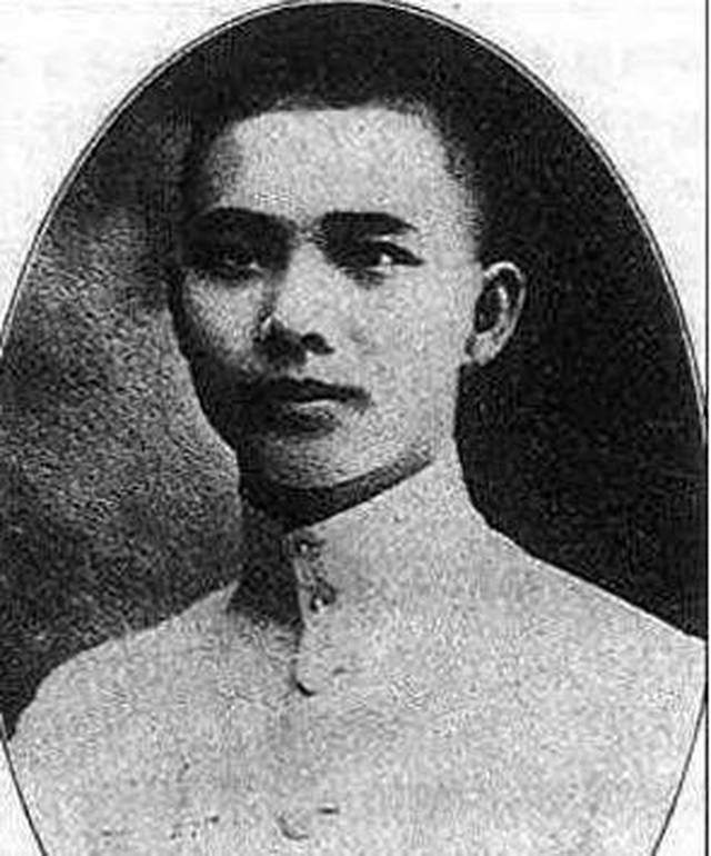 那就是 汪精卫和他的妻子,这两人的跪像也有多处,最著名的应该是在