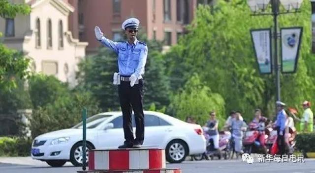 十字路口红绿灯图片大全_uc今日头条新闻网