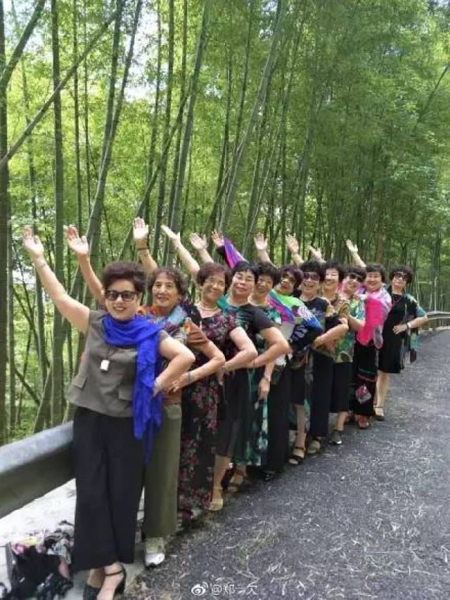 听说南宁妈妈出门旅游,画风是这样的哈哈哈哈哈.