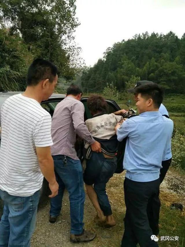 夏祯利用警务通查询迅速查到洞口县黄桥镇宋家村有此人,并进行相片