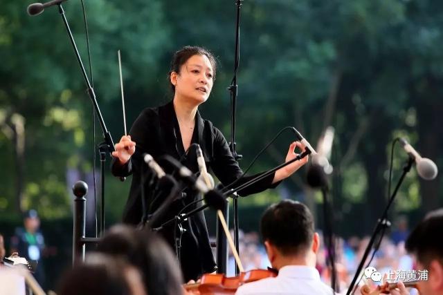 张洁敏,活跃在当今世界音乐舞台上的青年女指挥家.