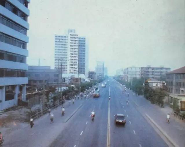 从大连路西望四平路.