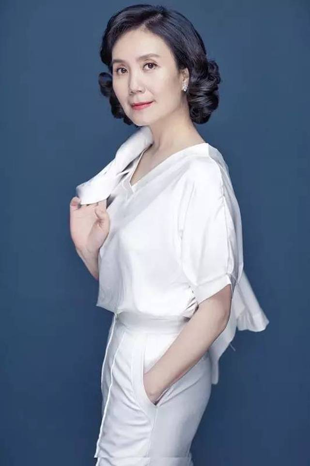 严晓频(饰演女儿)