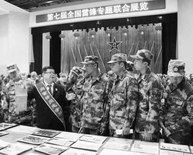 王建国应邀到朱日和训练基地参加全国雷锋专题联展活动