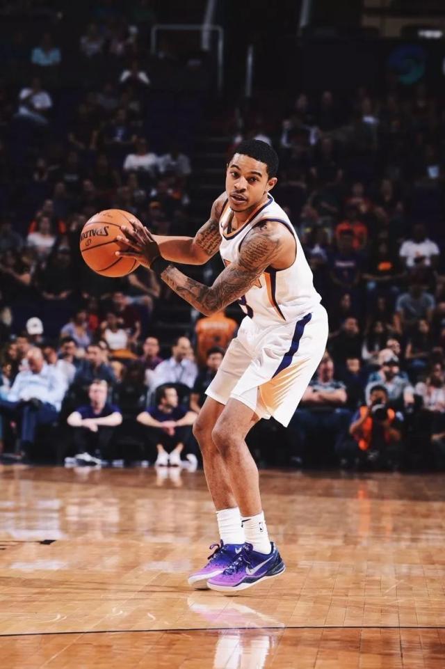 爱穿老鞋的太阳小将 tyler ulis 上脚nike kobe 8「purple gradient」