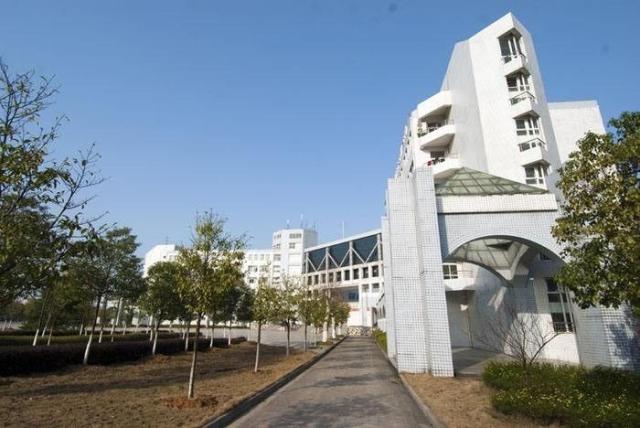 武汉理工和西南交大的通信与信息工程,哪个更好点?
