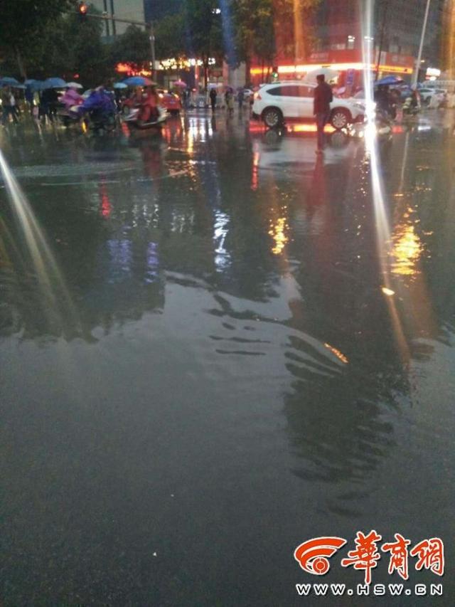 西安这些道路一下雨就成了"水塘"
