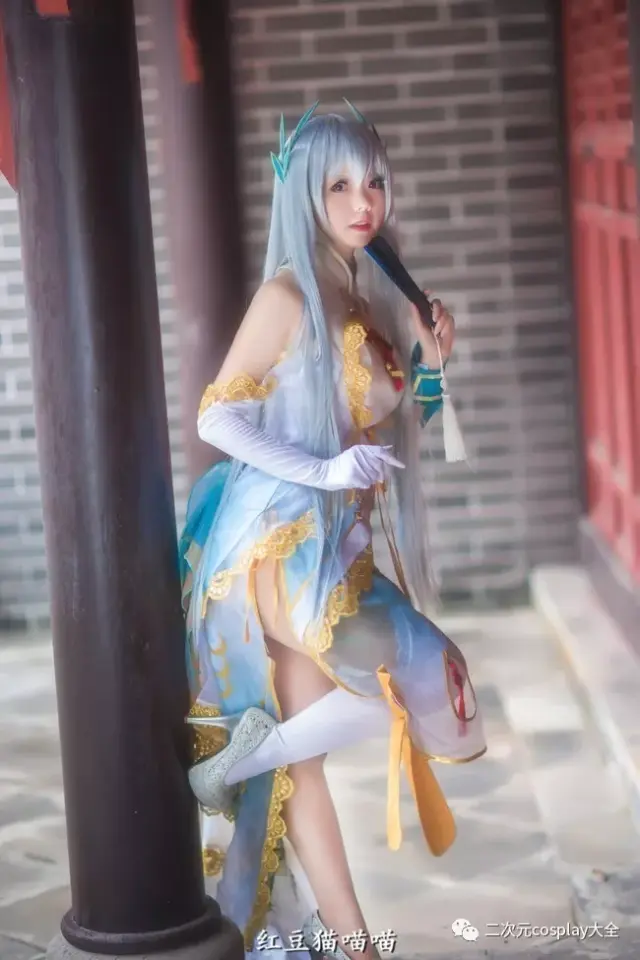 coser@红豆猫喵喵给我们带来了v家言和青鸾旗袍,优雅俊俏的金丝雀小