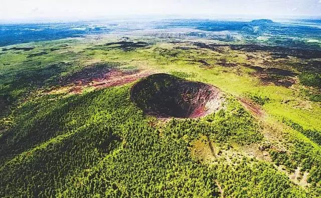 黑龙江五大连池  看这世界上少见的 类型齐全的火山地质地貌景观