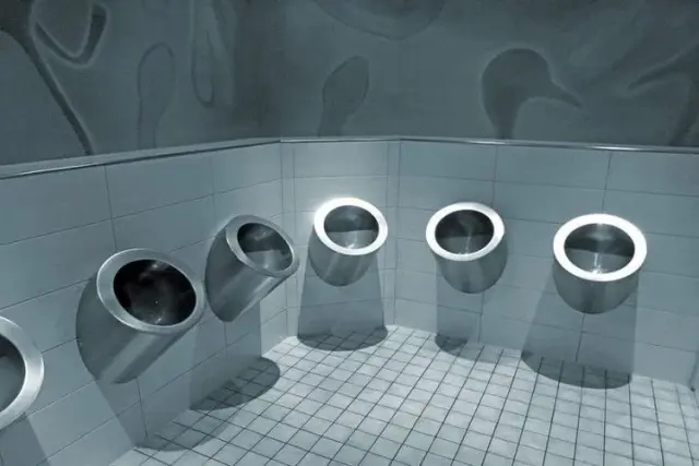 世界12大创意厕所,请问第5个厕所怎么上?