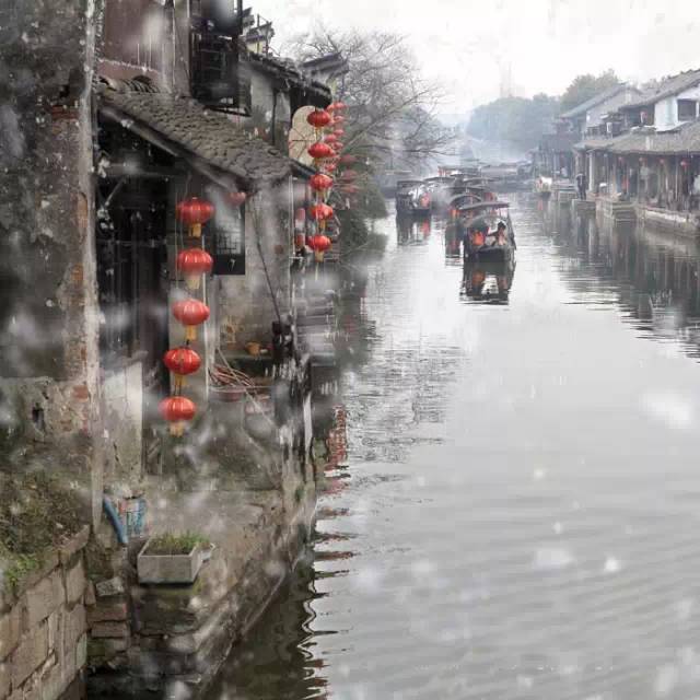 亭台楼阁,小桥流水,垂柳依依,通幽曲径,无不显现出江南水乡那种精致