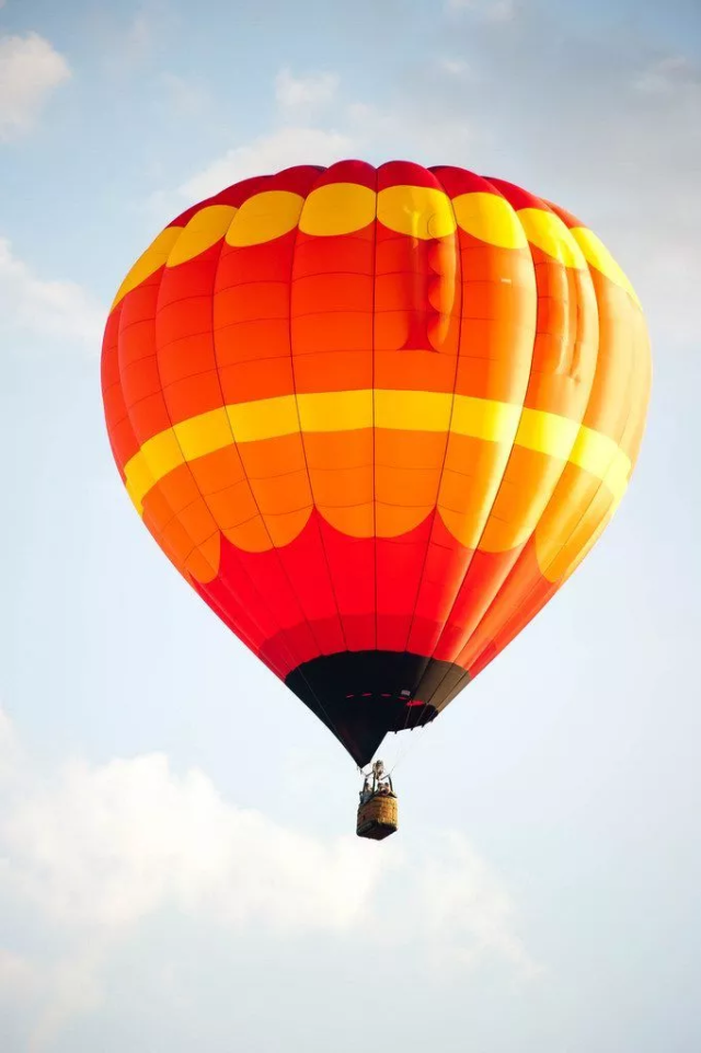 热气球是人类一种古老的飞行工具,早在1783年的11月21日,法国人arland