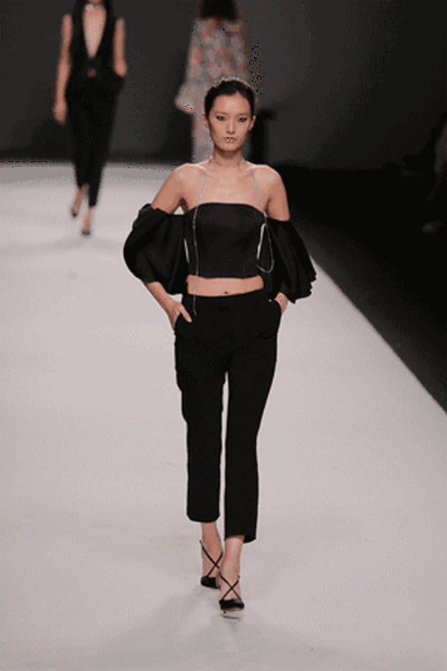 了 法式个性发髻 为优雅的 法式发髻增添个性 展现 女性优雅中的那份