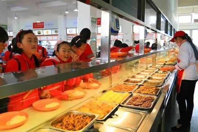 营造温馨氛围 请相信 在民大附中的日子里 那些年,有一种美食叫食堂