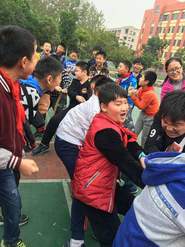 大手拉小手,一起来运动:合肥市临湖小学举办首届亲子运动会