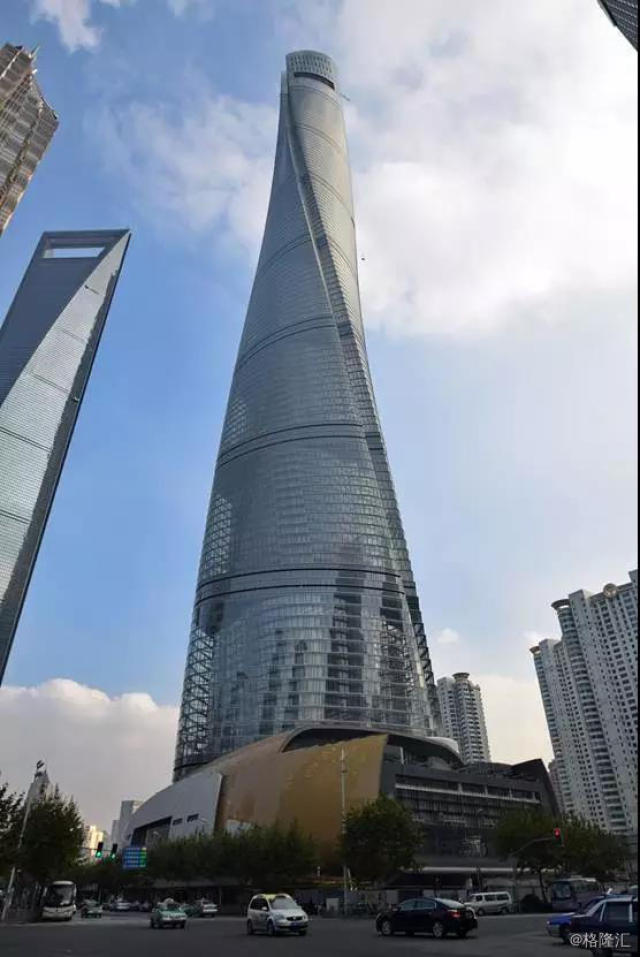 (中国最高摩天楼,上海中心大厦:632米,128层,世界第二)