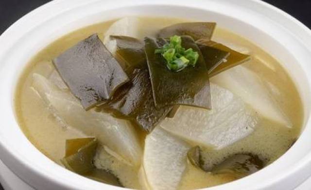 3,白萝卜 + 海带:化痰消肿,预防甲状腺肿大