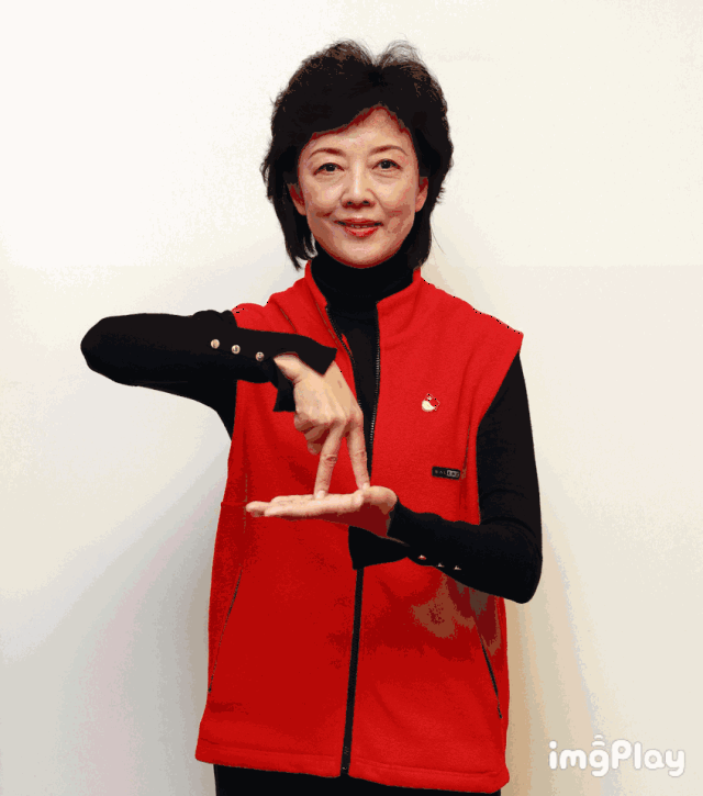 在她看来,目前手语翻译存在着极大的需求,但是我国还缺乏专门性的人才